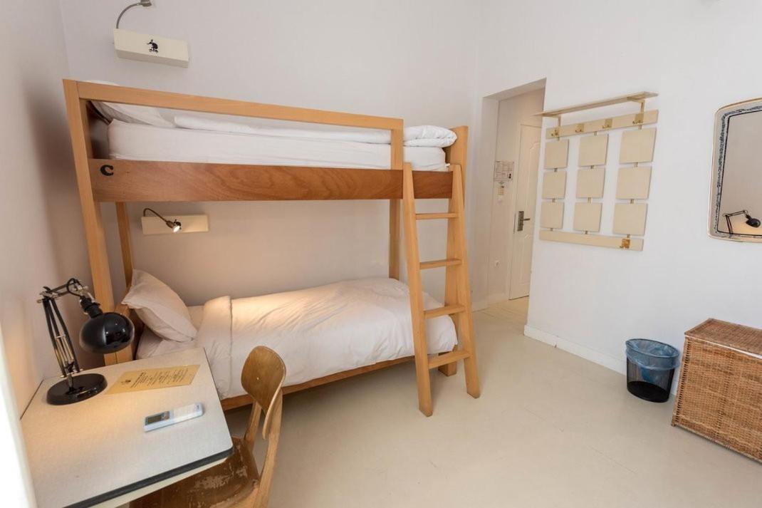 Single Bed 4-Bed Mixed Dormitory Room