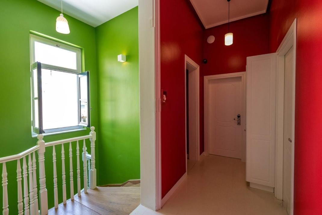 Single Bed 4-Bed Mixed Dormitory Room