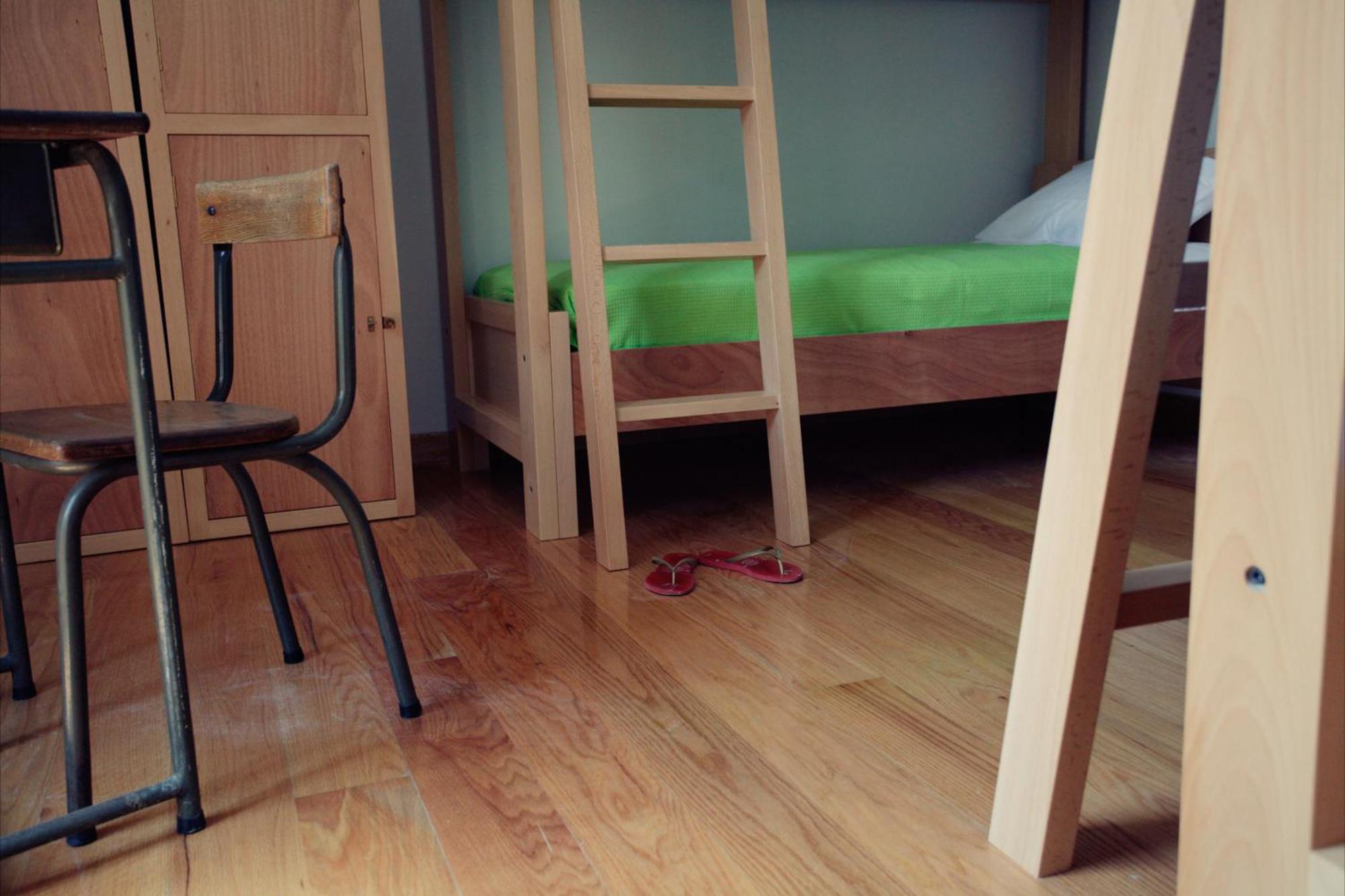 Single Bed 4-Bed Female Dormitory Room