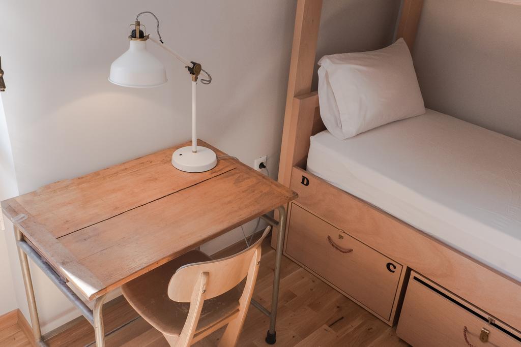 Single Bed 6-Bed Mixed Dormitory Room